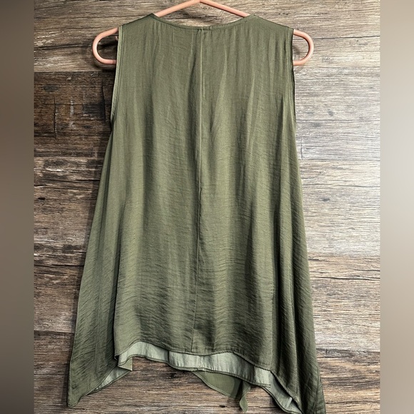 Simply Vera Vera Wang V-Neck Olive Tank Top - Picture 6 of 6